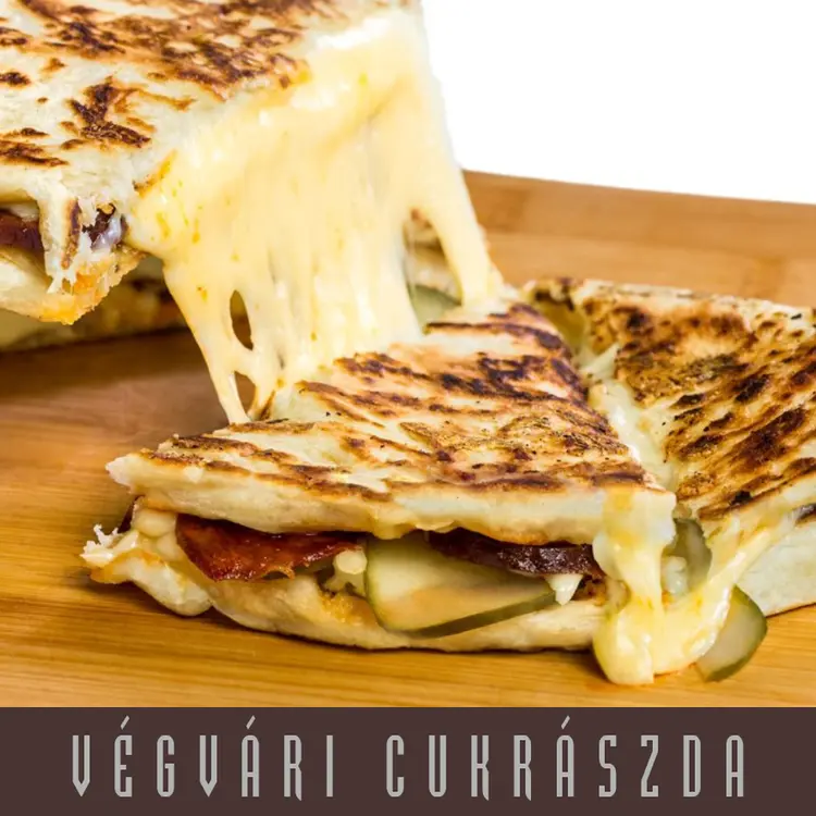 Magyar ízek csúcsa: A díjnyertes Buza-féle kolbászos lepény.