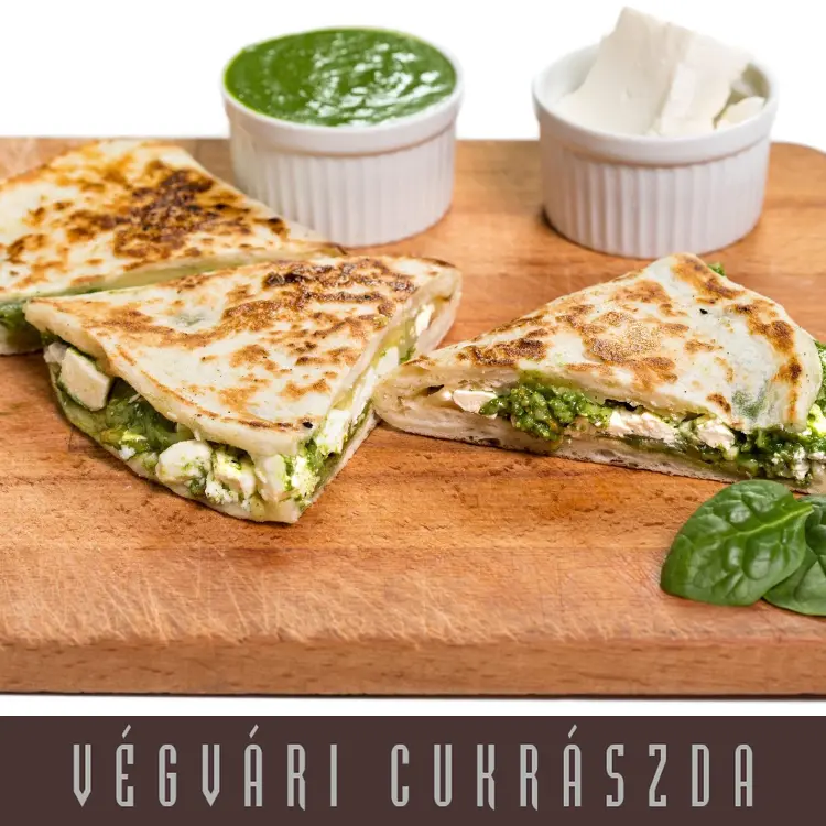 Teljes kiőrlésű spenótos-fetás: Füstölt, Feta és Trappista